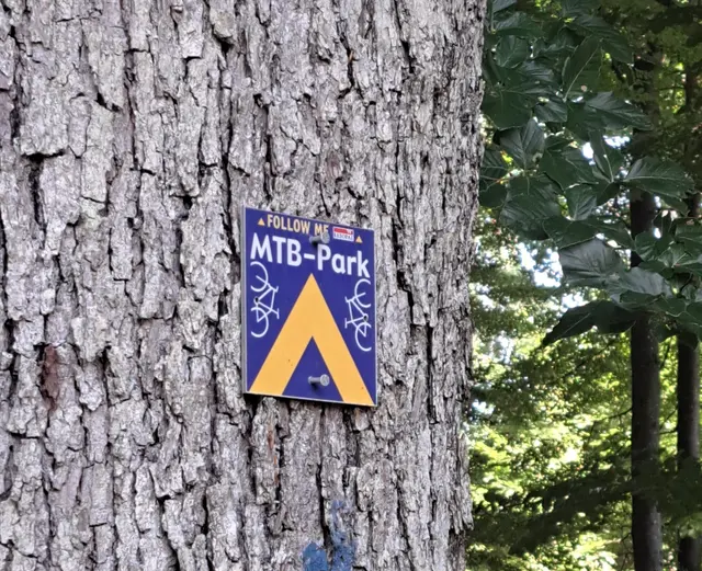 Diese Schilder geben im Mountainbike-Park Pfälzerwald Orientierung | Foto: Monika Klein
