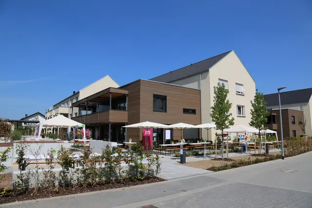 Wohnbau Mainz: Aus den Quartierscafés heraus lassen sich Höfe bewirten für größere Feste und Veranstaltungen, die auch auf die Siedlungen ausstrahlen.  | Foto: Wohnbau Mainz