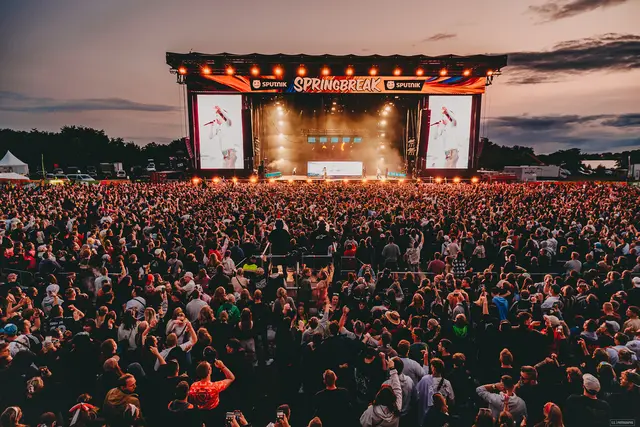 Sputnik Spring Break: Auf der Mainstage auf der Halbinsel Pouch bei Bitterfeld-Wolfen läuft am Pfingstwochenende das Festivalprogramm. | Foto: MDR Mitteldeutscher Rundfunk, Foto: E.S.-PHOTOGRAPHIE