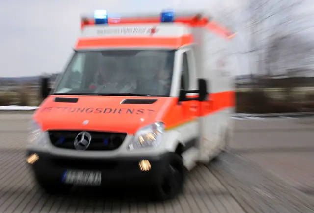 Vier Jugendliche sollen im Rhein-Neckar-Kreis einen 27-Jährigen zum Konsum einer tödlichen Alkoholmenge veranlasst haben. (Symbolbild) | Foto: Stephan Jansen/dpa