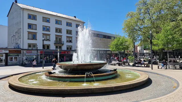 Am Fackelrondell in Kaiserslautern eskalierte am Montagabend ein Streit zwischen zwei Männern. Einer der Beteiligten schlug seinem Kontrahenten ins Gesicht, die Polizei ermittelt wegen Körperverletzung. | Foto: Ralf Vester