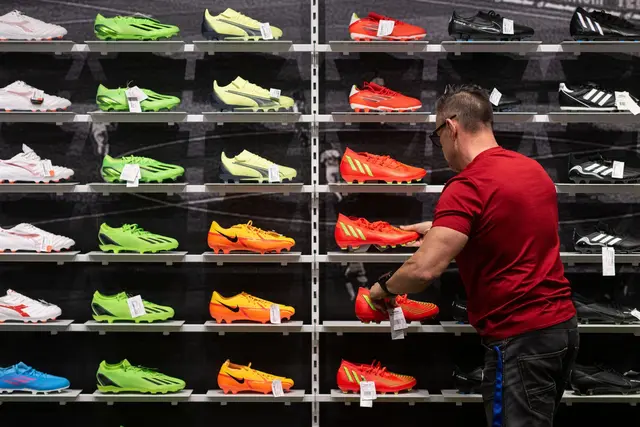 Der Sportfachhandel hofft auf einen WM-Boom. (Symbolbild) | Foto: Marijan Murat/dpa