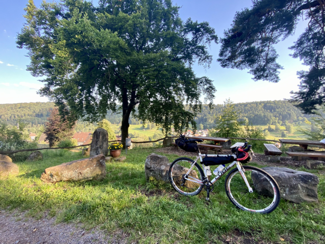 Rastplatz Schützenhecke am Ortseingang von Iggelbach  | Foto: Hermann Daniel 