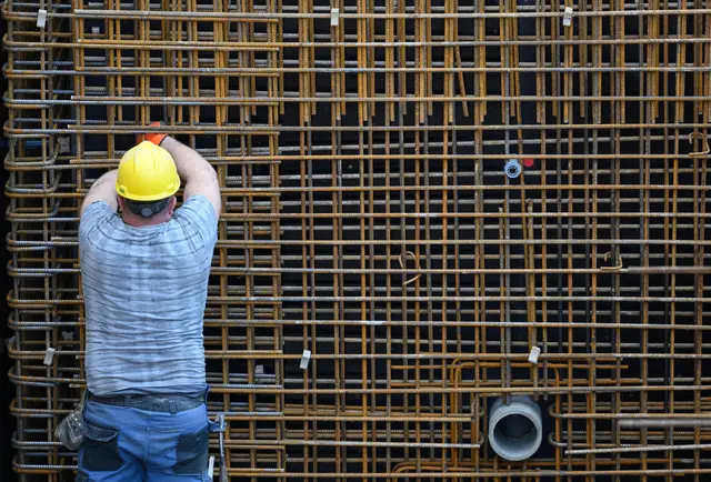 Deutschland darf den Aufbau von zwei Fabriken in Baden-Württemberg und Sachsen-Anhalt mit 288 Millionen Euro unterstützen. (Archivbild) | Foto: Robert Michael/dpa