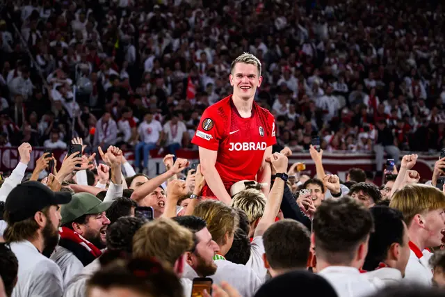 Voller Ekstase feierten Matthias Ginter und die Freiburger den Finaleinzug - am Mittwochabend in Istanbul wollen sie wieder jubeln. | Foto: Tom Weller/dpa