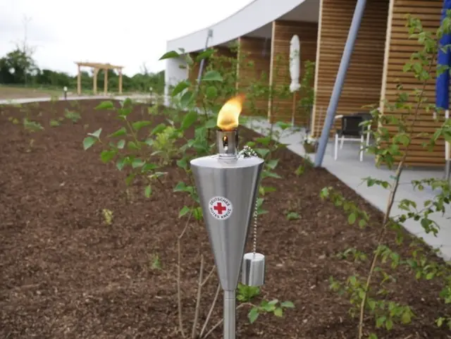 Hier macht die Fackel Station beim DRK-Rheinhessen Hospiz in Eppelsheim und bringt Licht, Hoffnung und Menschlichkeit mit | Foto: DRK-Landesverband Rheinland-Pfalz e.V.