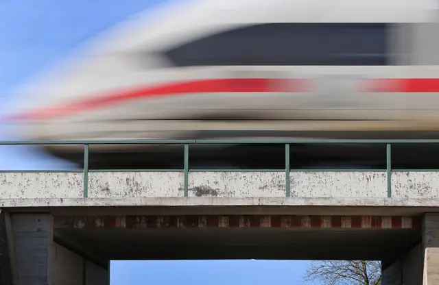 Das Projekt zum Neubau der ICE-Strecke zwischen Augsburg und Ulm wird nun im Bundestag beraten. (Archivbild)  | Foto: Karl-Josef Hildenbrand/dpa