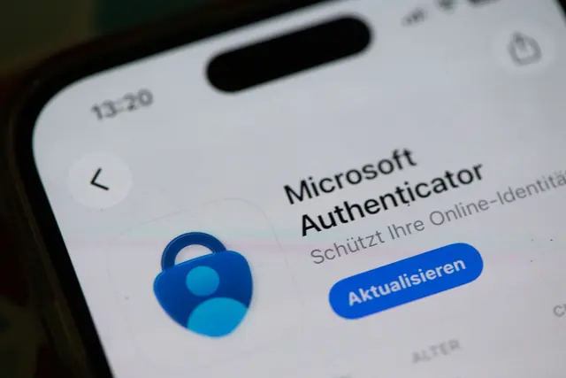 Sicherheitslücke: Nutzerinnen und Nutzer des Microsoft Authenticator sollten die App schnellstmöglich aktualisieren.  | Foto: dpa