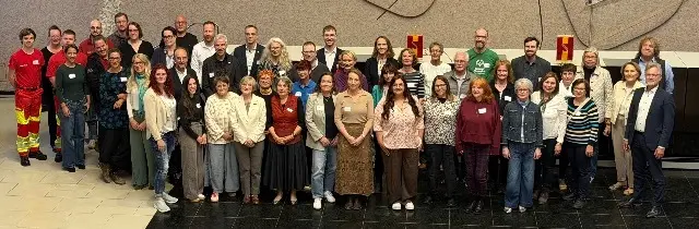 Gruppenbild der vielen Engagierten in und um Karlsruhe - mit Oberbürgermester Dr. Frank Mentrup | Foto: IWC Karlsruhe