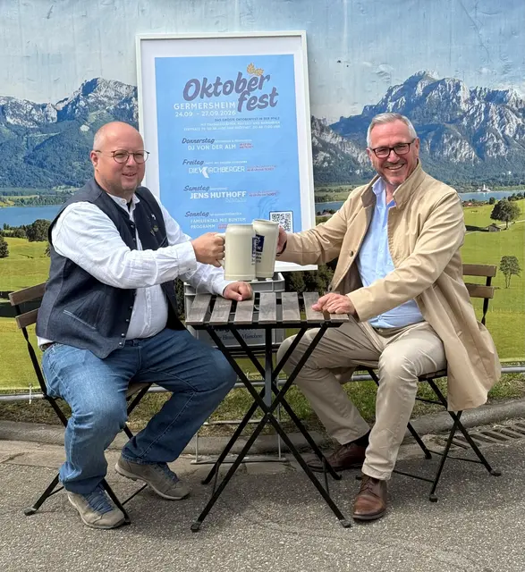 Die Verträge sind unterzeichnet, nun steht fest: Germersheim bekommt sein eigenes Oktoberfest | Foto: Fotos: SNelles | Stadt Germersheim | FREI