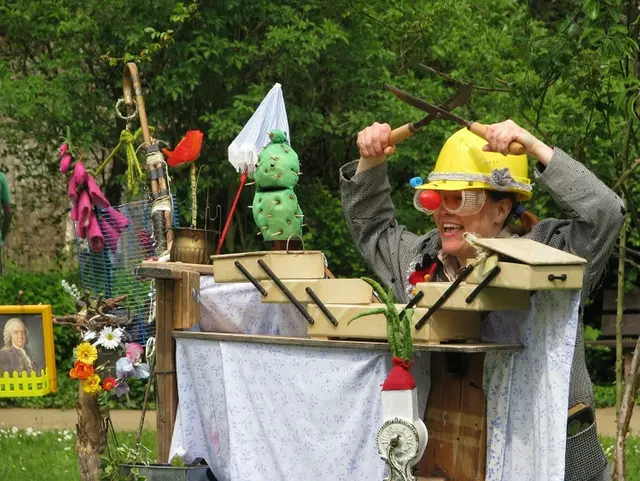 Flora Primelwurz sorgt für Unterhaltung | Foto: Artisjoktheater