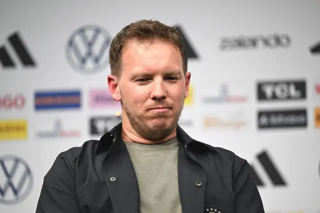 Julian Nagelsmann erklärt, warum er ein VfB-Duo nicht berufen hat. | Foto: Federico Gambarini/dpa