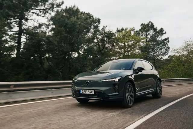 Das Elektro-SUV Volvo EX60 von Volvo soll im Juli zu Preisen ab 62.990 Euro in den Handel kommen. | Foto: dpa