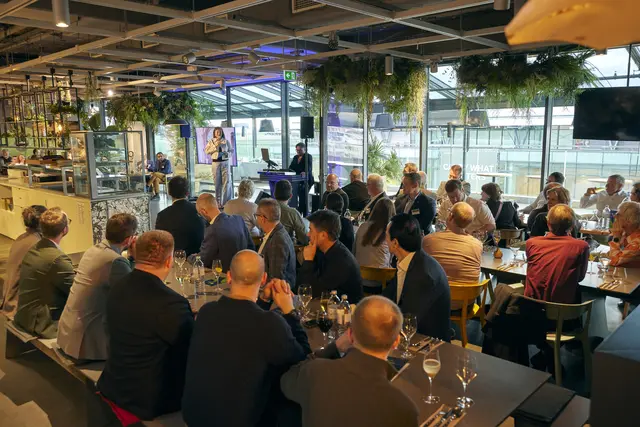 Seit zehn Jahren vernetzt Smart Industries Unternehmen und Forschung in Mannheim. Beim Jubiläum standen erfolgreiche Projekte wie der Mannheim Cube und das IT OT Lab im Fokus. | Foto: Stadt Mannheim 