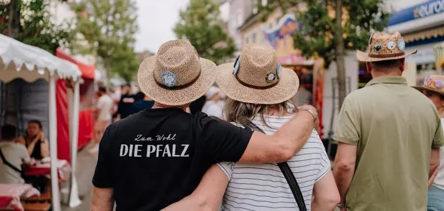 Vier Tage Musik und Begegnung prägen Anfang Juni das Strohhutfest in Frankenthal. Auf sechs Bühnen treten rund 50 Bands auf, ergänzt durch ein großes Familien- und Vereinsprogramm. | Foto: Sebastian Weindel, © Sebastian Weindel