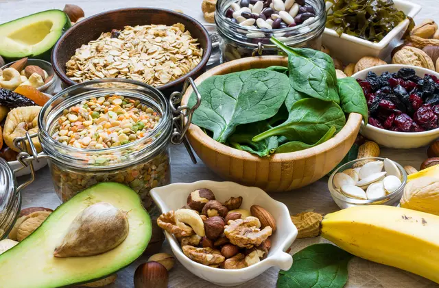 Viele Lebensmittel enthalten Magnesium, sodass der Griff zu Nahrungsergänzungsmitteln nicht nötig ist. | Foto: samael334/stock.adobe.com