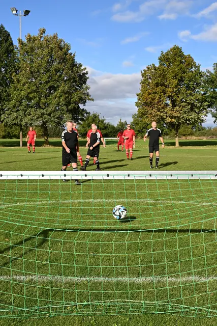 Walking Football“ bringt Menschen auch im Alter gemeinsam auf den Fußballplatz | Foto: Badischer Fußballverband e.V