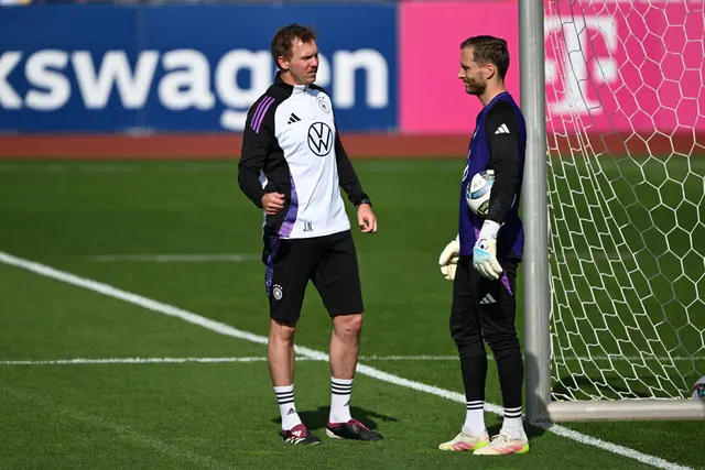 Hoffenheims Nationaltorwart Oliver Baumann muss die WM-Nominierung seines Konkurrenten Manuel Neuer schlucken. (Archivbild)  | Foto: Federico Gambarini/dpa