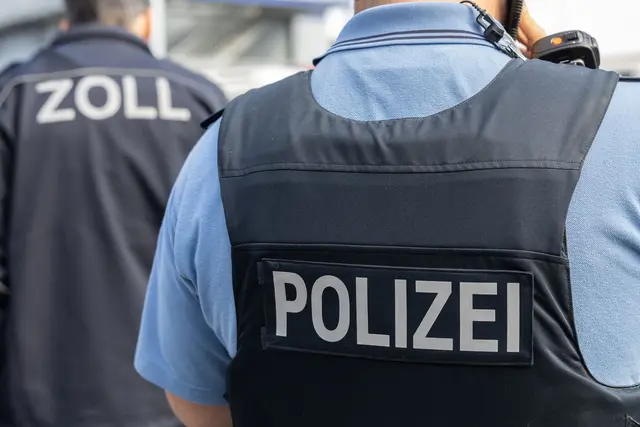 Polizei und Zoll haben elf Objekte durchsucht. (Symbolbild) | Foto: Hannes P. Albert/dpa