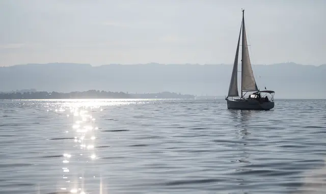 Nach einer tödlichen Kollision auf dem Bodensee kommt auf einen Motorbootfahrer ein zweiter Prozess zu. (Symbolbild) | Foto: Marijan Murat/dpa