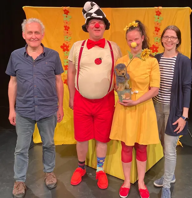 Matthias Folz (Kiwanis), Eric Haug und Melanie Spielmann (Theater 3D), Kerstin Henze (Kiwanis) | Foto: Louis Goose