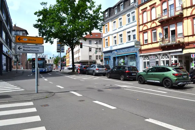 Die Kreuzung in der Landauer Straße, am Walhalla-Kino, wird ab Freitag, 29. Mai, für rund zehn Wochen gesperrt | Foto: Frank Schäfer