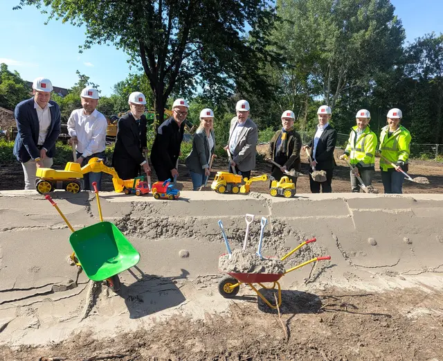 In Mannheim-Neckarau entsteht bis 2027 das Projekt „Jung und Alt am See“ mit 33 Wohnungen für Betreutes Wohnen und einer neuen Kita. Die Stadt Mannheim fördert den Bau der Kindertagesstätte mit 3,4 Millionen Euro. | Foto: Stadt Mannheim 