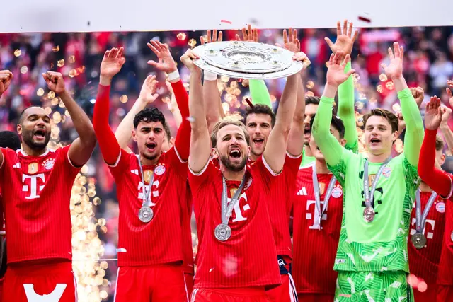Harry Kane und die Bayern wollen auch in Berlin eine Trophäe in die Höhe stemmen. (Archivbild) | Foto: Tom Weller/dpa