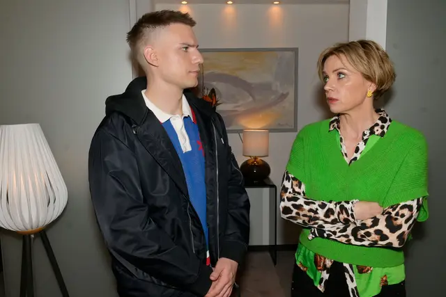 Moritz (Lennart Borchert) drängt Yvonne (Gisa Zach) bei GZSZ zu einer Aussage im Zoe-Mord – ihre Entscheidung könnte die Ermittlungen verändern. | Foto: RTL / Rolf Baumgartner