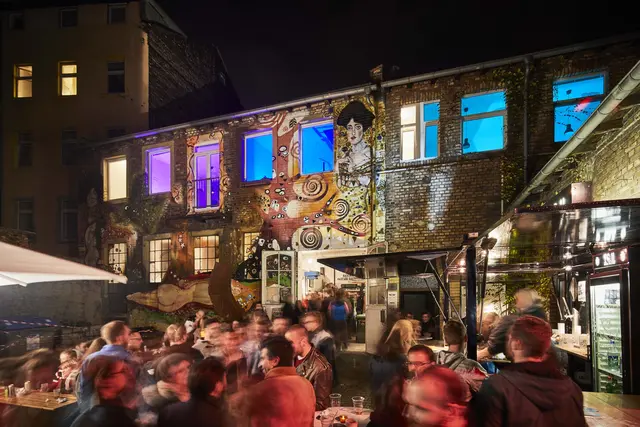 Der Nachtwandel im Mannheimer Jungbusch pausiert 2026. Die Organisatoren nutzen die Zeit, um das Kulturfest neu auszurichten und für 2027 finanziell und organisatorisch zu stärken. | Foto: Ben van Skyhawk