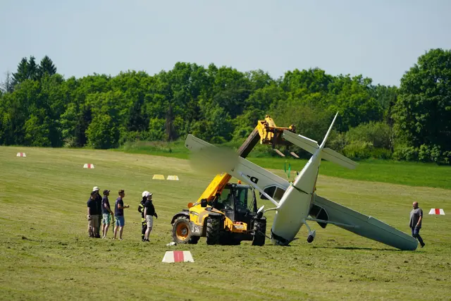 Beim Landen ist ein Pilot im Westerwald leicht verletzt worden. | Foto: Sascha Ditscher/dpa