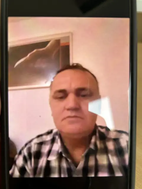 Die Polizei hat im Rahmen der Öffentlichkeitsfahndung ein Foto eines vermissten 56‑Jährigen aus dem Raum Alzey veröffentlicht. Das Bild soll helfen, Hinweise auf seinen Aufenthaltsort zu erhalten. | Foto: Polizeipräsidium Mainz