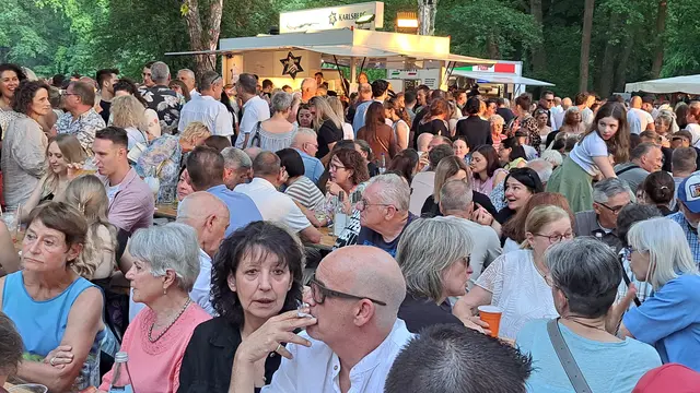 Mit Musik, Wein und sommerlicher Atmosphäre wurde „Wein im Park“ erneut zum Besuchermagneten in Kaiserslautern | Foto: Monika Klein