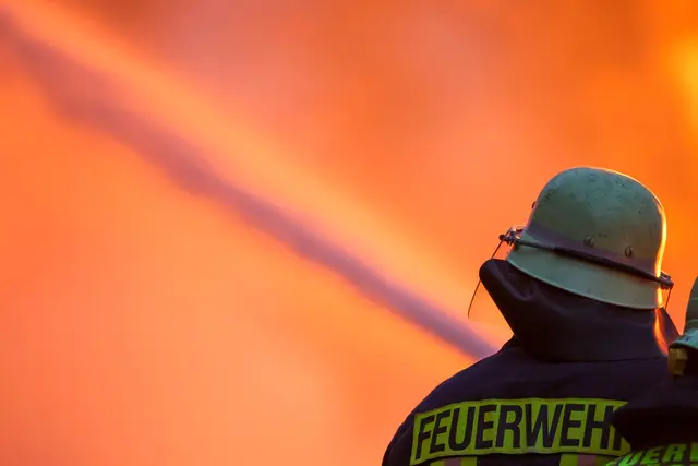 Die Feuerwehr konnte die Flammen schnell löschen. (Symbolbild) | Foto: Christoph Reichwein/dpa