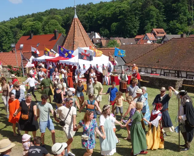 Fröhliches Festtreiben auf der Wehrkirchen-Wiese. Foto Hermes | Foto: Hermes Peter Herrmann