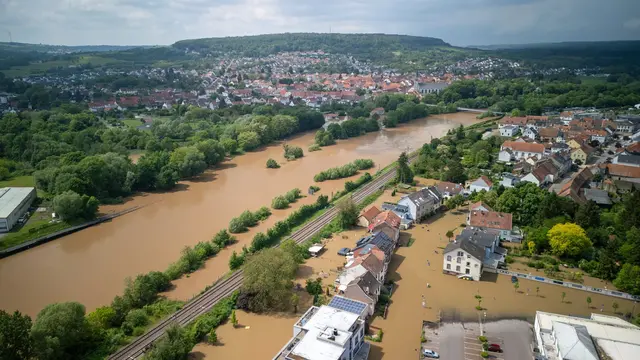 Das Pfingsthochwasser 2024 im Saarland setzte viele Gebiete unter Wasser- wie hier in Kleinblittersdorf. (Archivbild) | Foto: Andreas Arnold/dpa