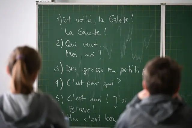 Schulen setzen sich zunehmend mit Konzepten zum Schutz der Kinder vor sexualisierter Gewalt auseinander. (Symbolbild) | Foto: Michael Brandt/dpa