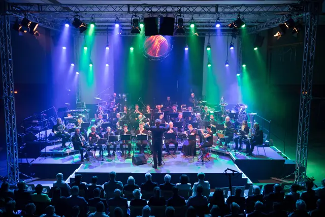 Das „Crossover Orchester Westpfalz“ gestaltet gemeinsam mit regionalen Sängerinnen und Sängern den großen Konzertabschluss der Schiller Events | Foto: Crossover Orchester Westpfalz/gratis