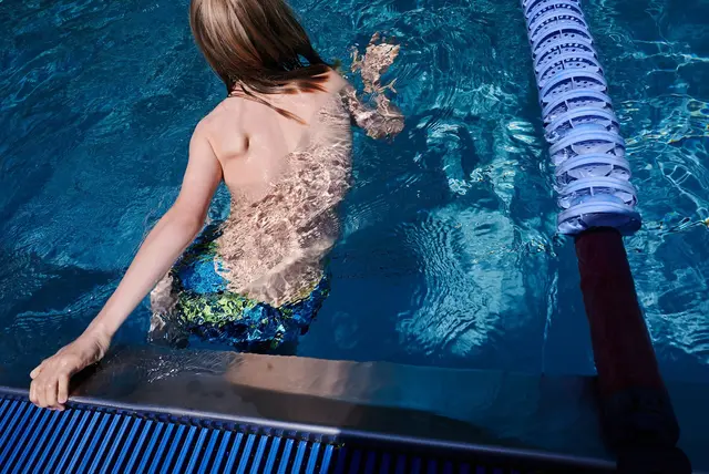 Eltern müssen ihre Kinder im Schwimmbad stets im Blick behalten. | Foto: dpa