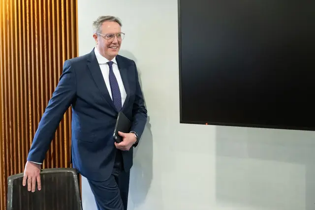 Die Idee mit den zwei Lotto-Geschäftsführern kam von beiden Koalitionspartnern, sagt Schweitzer. (Archivbild) | Foto: Boris Roessler/dpa
