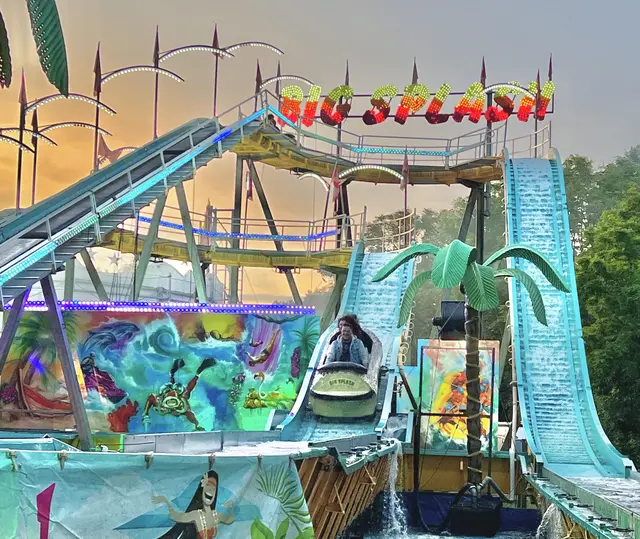 Pfalzfest Ludwigshafen 2026: Die Wildwasserbahn ist Dauerbrenner auf dem Volksfest und verspricht Abkühlung an warmen Sommertagen.  | Foto: Lukom