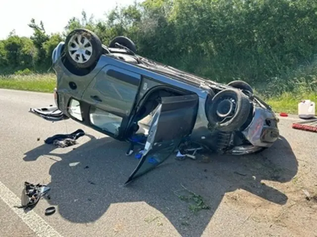 Unfall A65: Auf der A65 bei Landau hat sich ein Auto überschlagen | Foto: Polizeidirektion Landau