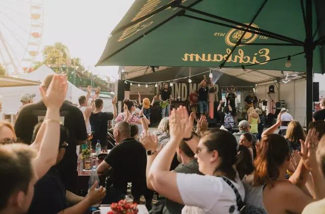 Pfalzfest Ludwigshafen 2026: Der Auftaktnachmittag im  Bier- und Weindorf war im vergangenen Jahr sehr gut besucht. | Foto: Lukom/Erik Rose