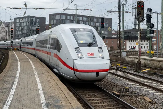 Wegen eines verdächtigen Gegenstands wurden Teile des Ulmer Hauptbahnhofs zeitweise gesperrt. (Symbolfoto) | Foto: Stefan Puchner/dpa