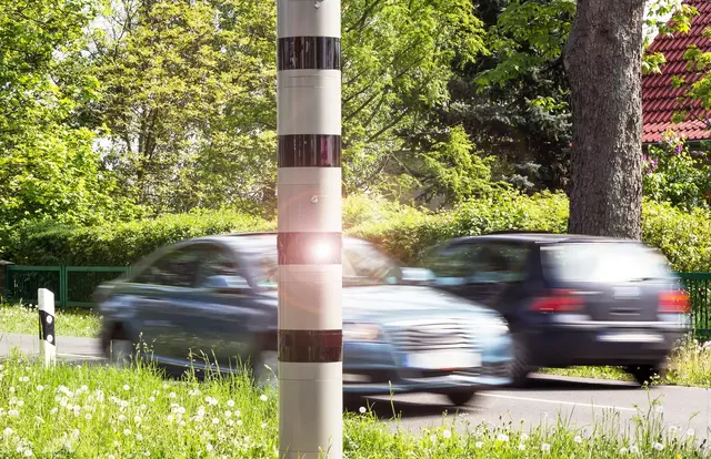 Bei einer Geschwindigkeitskontrolle im Triftweg in Bad Dürkheim stellte die Polizei 15 Verstöße fest. Ein Fahrer war in der 30er-Zone mit 52 km/h unterwegs. | Foto: photowahn/stock.adobe.com