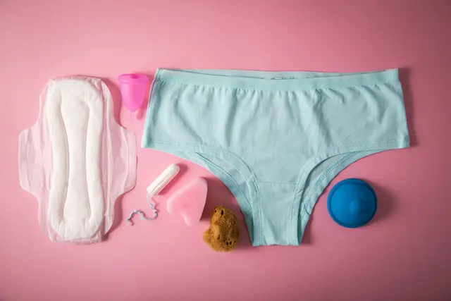 Vielfalt der Menstruationsprodukte: von Tampons über Menstruationstassen bis hin zu Periodenunterwäsche. Jede sollte das Produkt wählen, das am besten zu ihr passt. | Foto: dpa