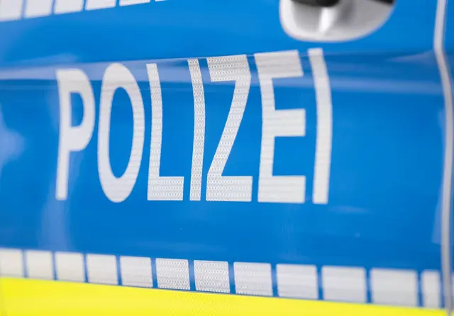 Der Mann verstarb noch am Unfallort. (Symbolbild)  | Foto: Boris Roessler/dpa