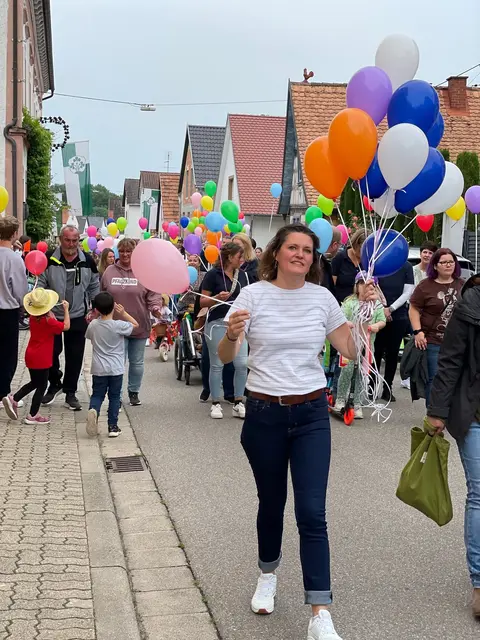 Mit dem Kerwe-Umzug beginnt in Freimersheim am Fronleichnams-Wochenende das viertägige Dorffest

 | Foto: Heike Dernberger