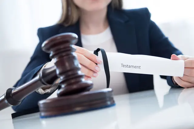 Die Verfügungsbefugnis eines Testamentsvollstreckers wird bei möglichen Interessenkonflikten eingeschränkt, um die Rechte der Erben zu schützen. | Foto: dpa