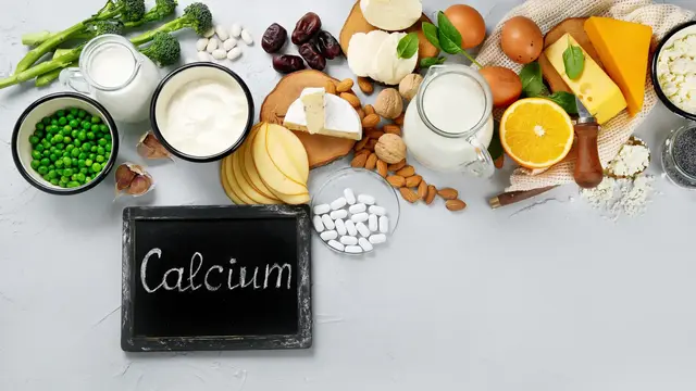 Symbolbild: Trinkmilch wird in Deutschland deutlich seltener verbraucht, während Käse und Joghurt zulegen. Das BZL erklärt die Verschiebung mit Demografie, Trends und wirtschaftlichen Faktoren. | Foto: bit24/Stock.adobe.com
